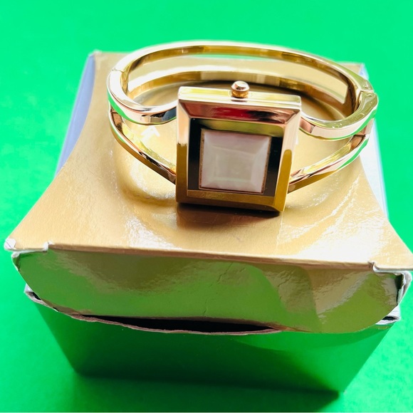 Avon Photo Locket Bangle Watch - New in Box main image 12
